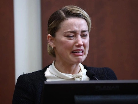  Amber Heard khai gì khiến Johnny Depp bật cười ở tòa
