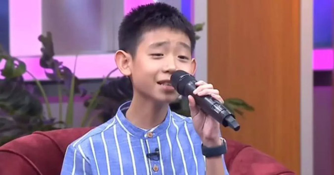  Cậu bé Thái nổi tiếng khi hát nhạc Đặng Lệ Quân trên phố