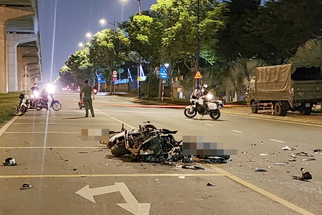  Hai người tử vong tại chỗ sau va chạm giữa xe máy với mô tô phân khối lớn