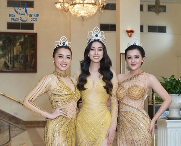  Hoa hậu Miss Peace Vietnam Ban Mai và hai Á hậu chinh phục báo giới tại TP.HCM