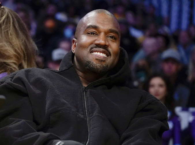 Kanye West bán đồ hiệu giá 20 USD