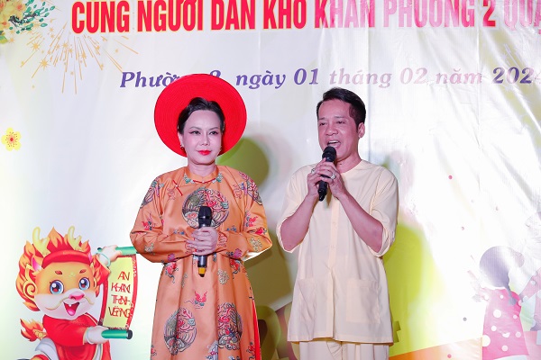 Nghệ sĩ Việt Hương làm từ thiện với chương trình 'Ngày Xuân Ấm Áp' 