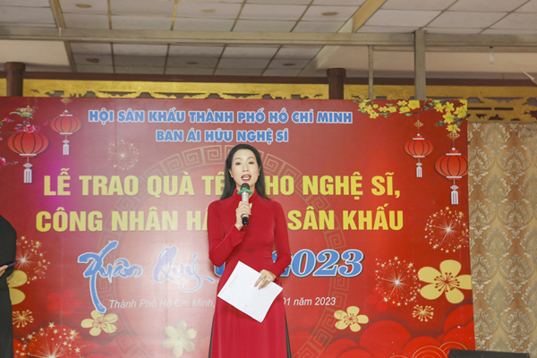  NSƯT Trịnh Kim Chi cảm thấy ấm lòng trong chuyến từ thiện 