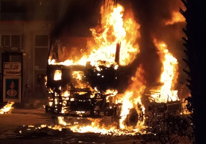 Xe bồn cháy trong cây xăng, ba người bị bỏng